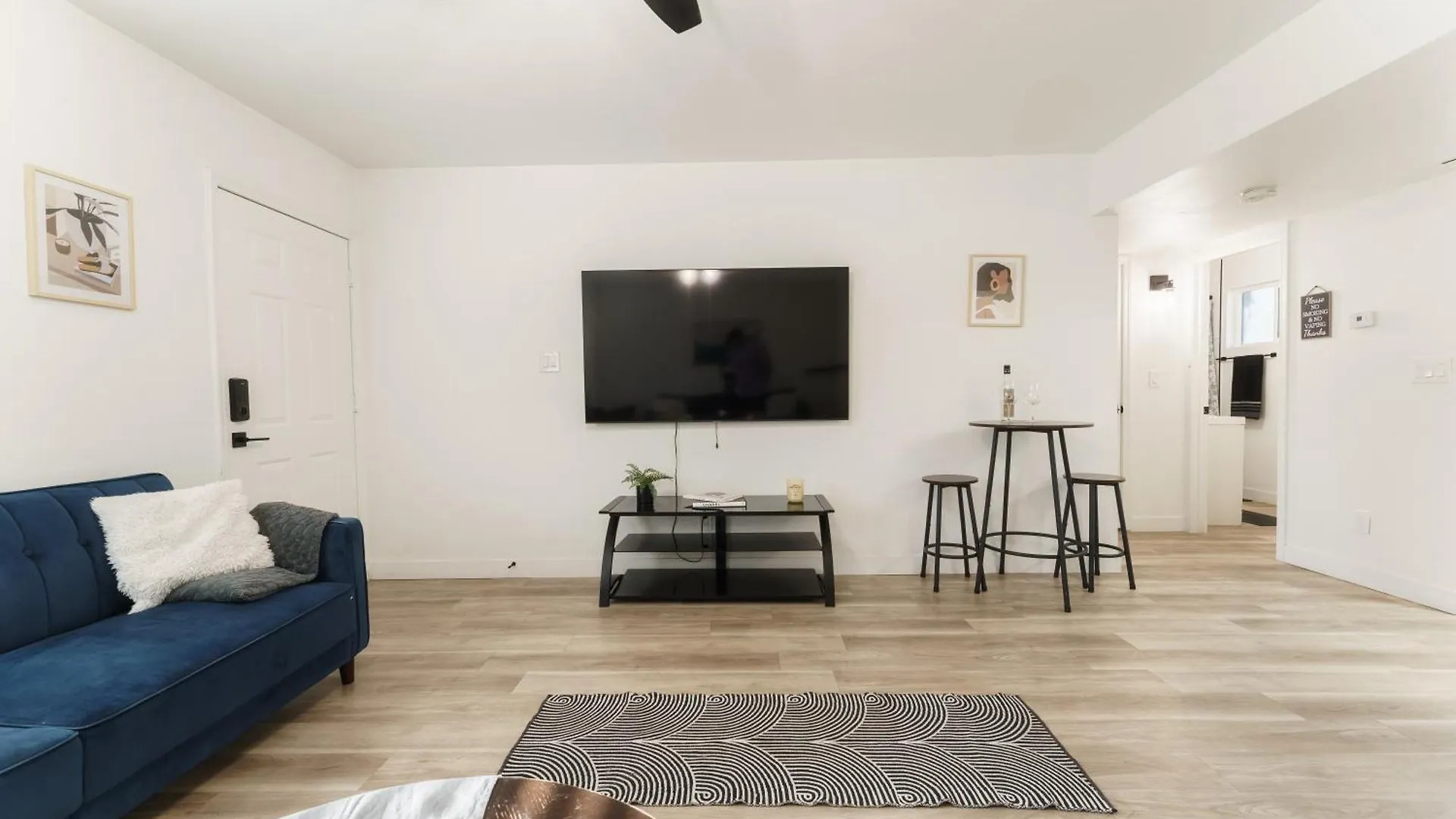 Central Scottsdale 1 Bedroom Apartment W Private Patio