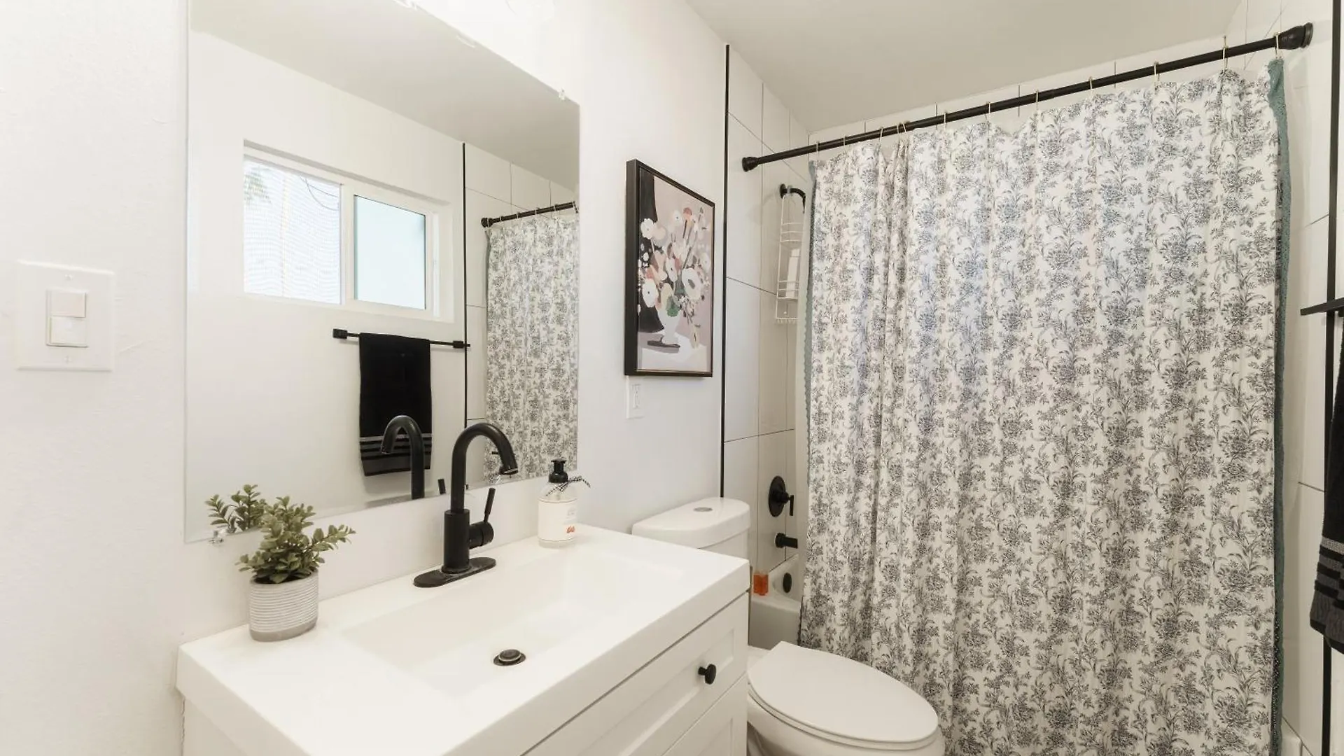 Central Scottsdale 1 Bedroom Apartment W Private Patio