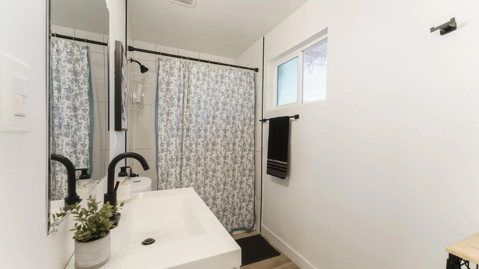 Central Scottsdale 1 Bedroom Apartment W Private Patio